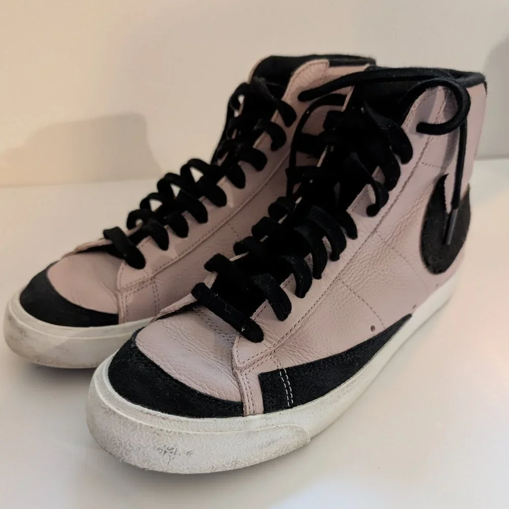 Nike Women's High-Top Sneakers Pink and Black